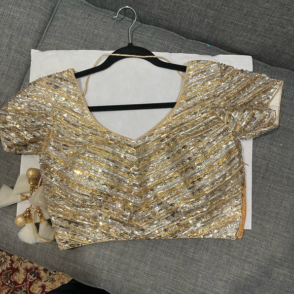 Original designer show stopper lehenga size6 in gold and silver color - Picture 5 of 10